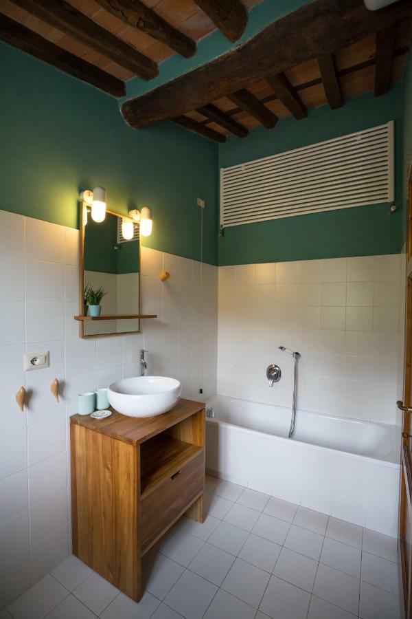 Accogliente Alloggio Con Vista E Piscina Lucca Exterior foto